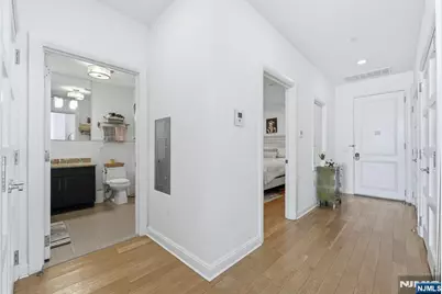 9 Somerset Lane 408 #408, Edgewater, NJ 07020 - Photo 2