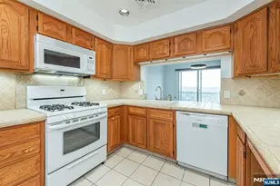 69 Amethyst Ln 283, Paterson, NJ 07501 - Photo 8