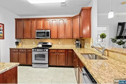 8 Cliff Road B3 #B3, Woodland Park, NJ 07424 - Photo 10