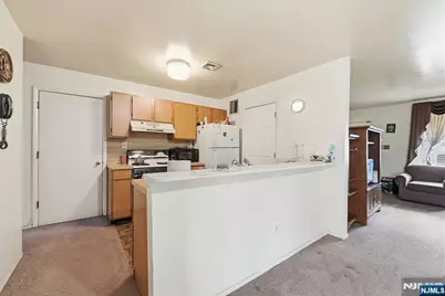 120 Carnegie Place, Union Township, NJ 07088 - Photo 4