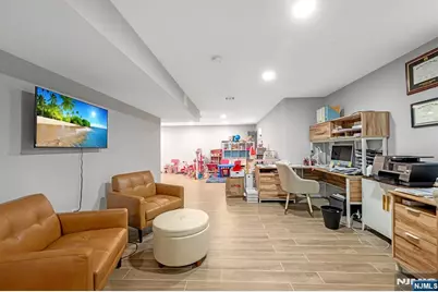 230 Park Avenue, Teaneck Township, NJ 07666 - Photo 38