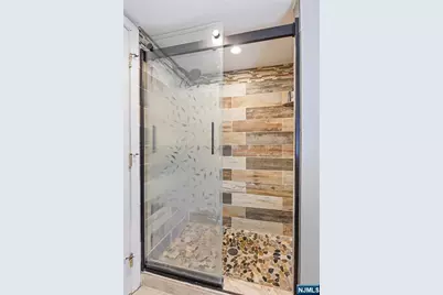 528 Wyndham Road, Teaneck Township, NJ 07666 - Photo 22