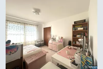 525 Stuyvesant Avenue, Lyndhurst Township, NJ 07071 - Photo 32