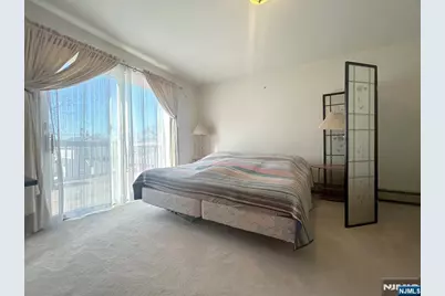 525 Stuyvesant Avenue, Lyndhurst Township, NJ 07071 - Photo 14