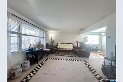 525 Stuyvesant Avenue, Lyndhurst Township, NJ 07071 - Photo 6