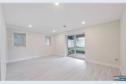 281 Grant Avenue, Cliffside Park, NJ 07010 - Photo 18