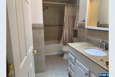 279 Slocum, Fort Lee, NJ 07024 - Photo 12