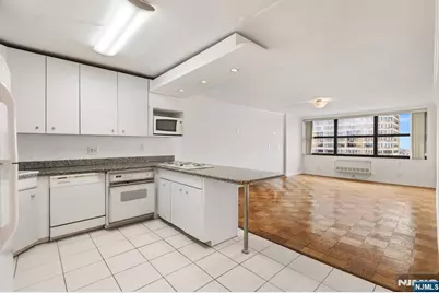 7004 Boulevard E 40G #40G, Guttenberg, NJ 07093 - Photo 4
