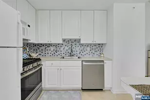 462 Cambridge Dr, Butler, NJ 07405 - Photo 10