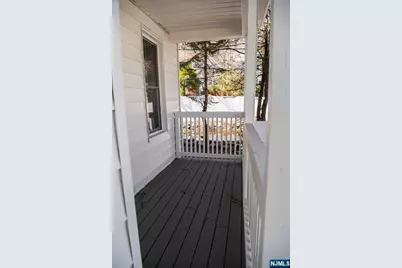 46 Garden Place 1 #1, Edgewater, NJ 07020 - Photo 2