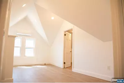 46 Garden Place 2 #2, Edgewater, NJ 07020 - Photo 12