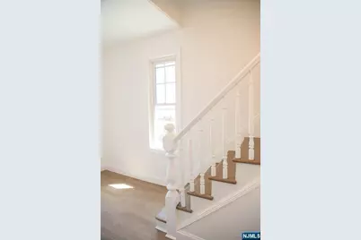 46 Garden Place 2 #2, Edgewater, NJ 07020 - Photo 4