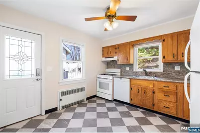 83 W Chestnut Hill Dr W, Denville, NJ 07834 - Photo 6