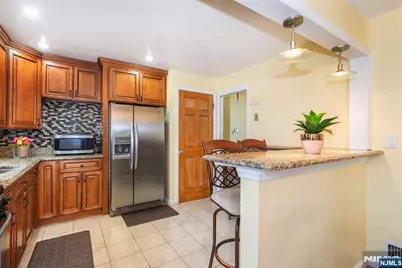 278 Marvin Avenue, Hackensack, NJ 07601 - Photo 2