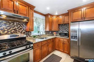 278 Marvin Ave, Hackensack, NJ 07601 - Photo 4