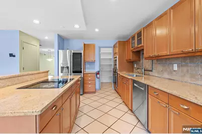 8 Wadsworth Court, Teaneck Township, NJ 07666 - Photo 10