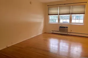 712 Cedar Ln 2, Teaneck Township, NJ 07666 - Photo 4