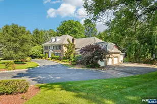 416 Devonshire Dr, Franklin Lakes, NJ 07417 - Photo 4