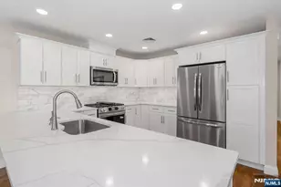 20 Zazzetti Street 3, Waldwick, NJ 07463 - Photo 4