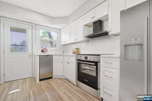 100 Cortland Pl, Tenafly, NJ 07670 - Photo 10