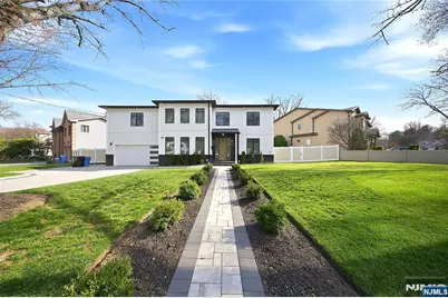 66 Knollwood Drive, Paramus, NJ 07652 - Photo 2