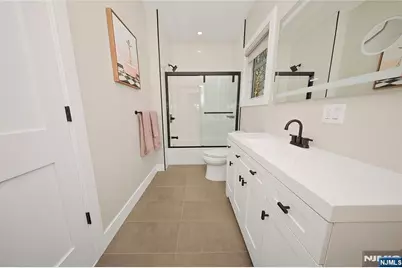 66 Knollwood Drive, Paramus, NJ 07652 - Photo 16