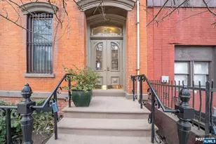 189 Christopher Columbus Dr 1, Jersey City, NJ 07302 - Photo 1