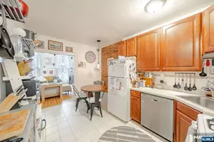 189 Christopher Columbus Dr 1, Jersey City, NJ 07302 - Photo 14