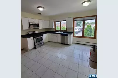 180 Myrtle Avenue, Fort Lee, NJ 07024 - Photo 8