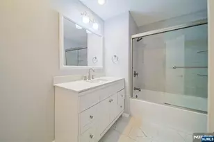 18 Veterans Way, Edgewater, NJ 07020 - Photo 4