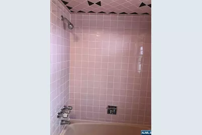 421 North Avenue 2nd Floor #2nd Floor, Fort Lee, NJ 07024 - Photo 28