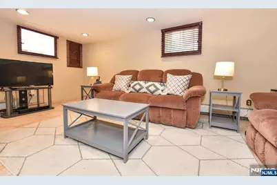 519 Saint Pauls Avenue, Cliffside Park, NJ 07010 - Photo 24