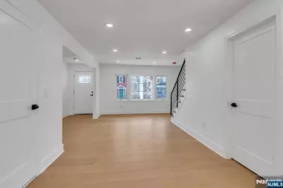 21 Cross Street, Montclair, NJ 07042 - Photo 10