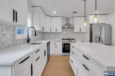 21 Cross Street, Montclair, NJ 07042 - Photo 4