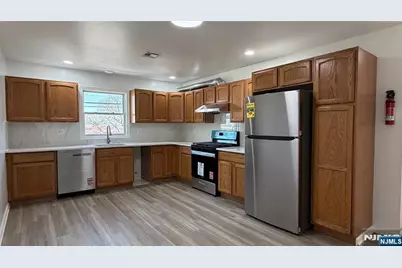 360 Broad Street 2 #2, Carlstadt, NJ 07072 - Photo 6