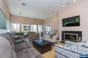 192 Stonehurst Dr, Tenafly, NJ 07670 - Photo 10