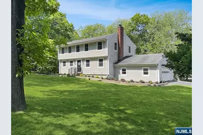 204 Deerfield Lane, Franklin Lakes, NJ 07417 - Photo 2