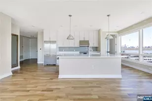 15 Somerset Ln 520, Edgewater, NJ 07020 - Photo 2