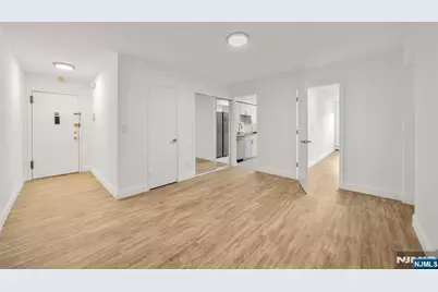 2200 Center Avenue D1 #D1, Fort Lee, NJ 07024 - Photo 4