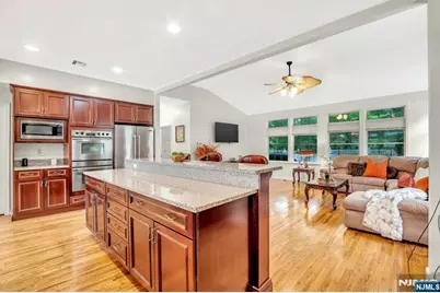 8 Mary Court, Mahwah, NJ 07430 - Photo 4