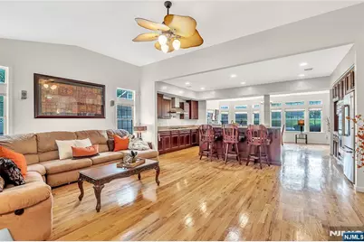 8 Mary Court, Mahwah, NJ 07430 - Photo 6