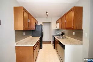 300 Winston Dr 106, Cliffside Park, NJ 07010 - Photo 10