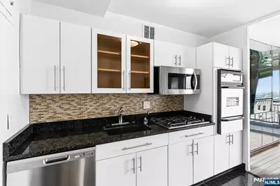 2 Horizon Road 1214 #1214, Fort Lee, NJ 07024 - Photo 10