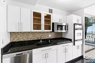 2 Horizon Road 1214, Fort Lee, NJ 07024 - Photo 10