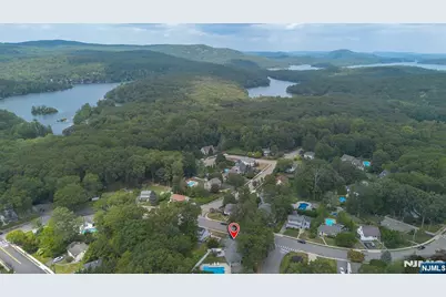 180 Rafkind Road, Bloomingdale, NJ 07403 - Photo 2