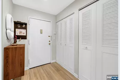 35 Riverview Court 35 #35, Secaucus, NJ 07094 - Photo 6