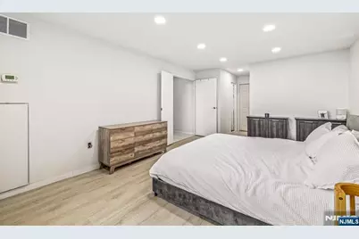 427 Harmon Cove Tower 427 #427, Secaucus, NJ 07094 - Photo 16