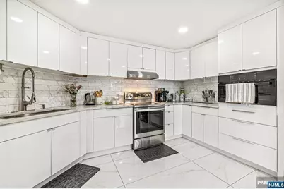 427 Harmon Cove Tower 427 #427, Secaucus, NJ 07094 - Photo 2