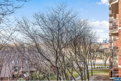 427 Harmon Cove Tower 427 #427, Secaucus, NJ 07094 - Photo 22