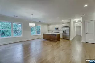 15-27 Royal Ave 210, Hawthorne, NJ 07506 - Photo 2